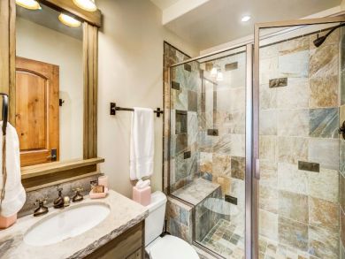 Posh Five Bedroom Luxury Ski Home Steps to Lift